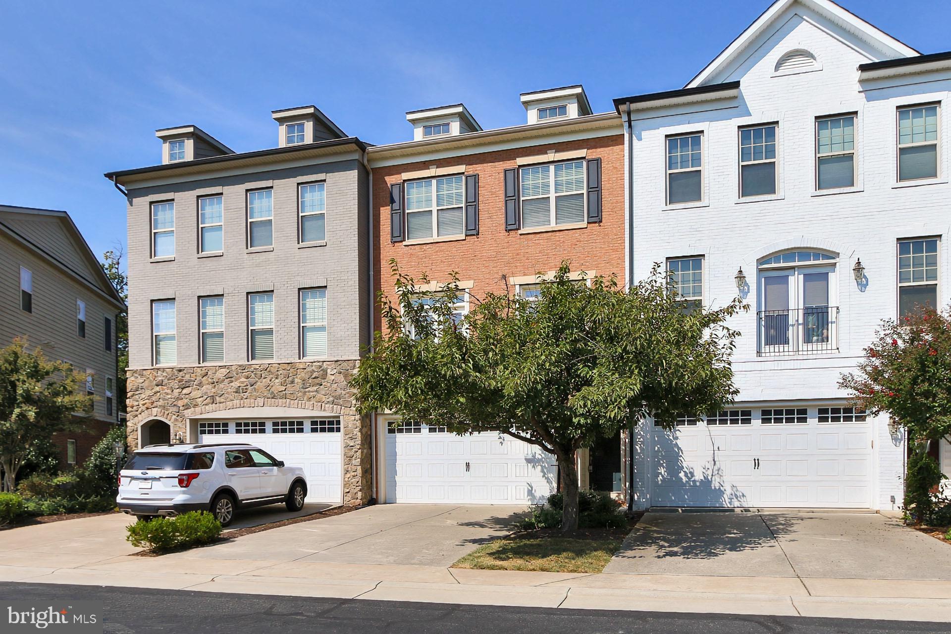 22219 Falling Terrace Ashburn, VA 20148 - Photo 2 of 45