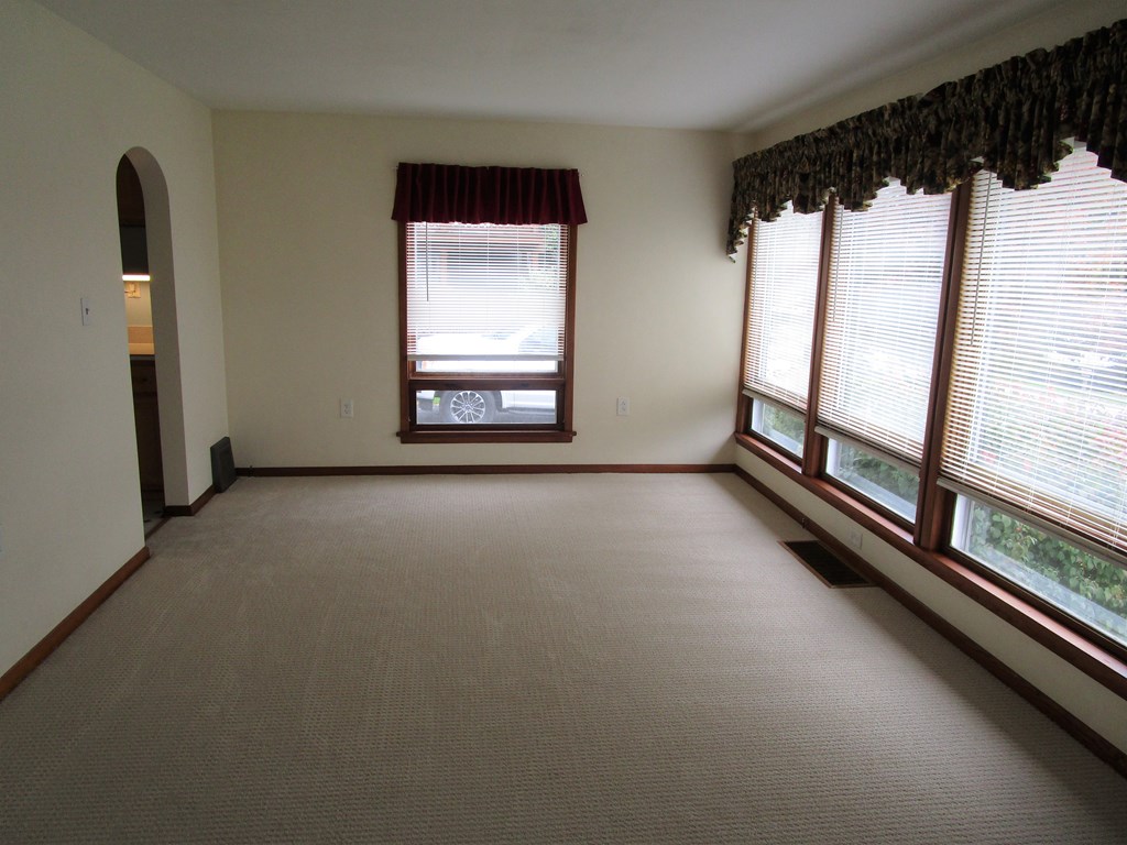 318 Gurney Road Franklin, PA 16323 - Photo 3 of 19 Gallery Image 3