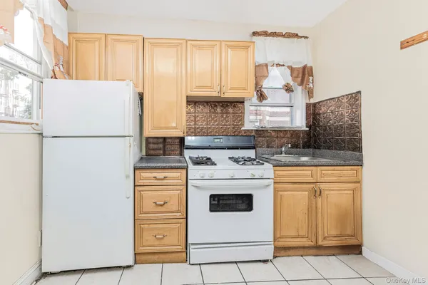 $969,000 | 3043 Bailey Avenue | Kingsbridge Heights