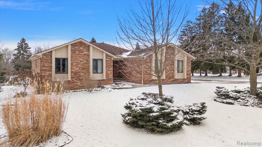 2251 Highsplint Drive Rochester Hills, MI 48307 - Photo 3 of 68
