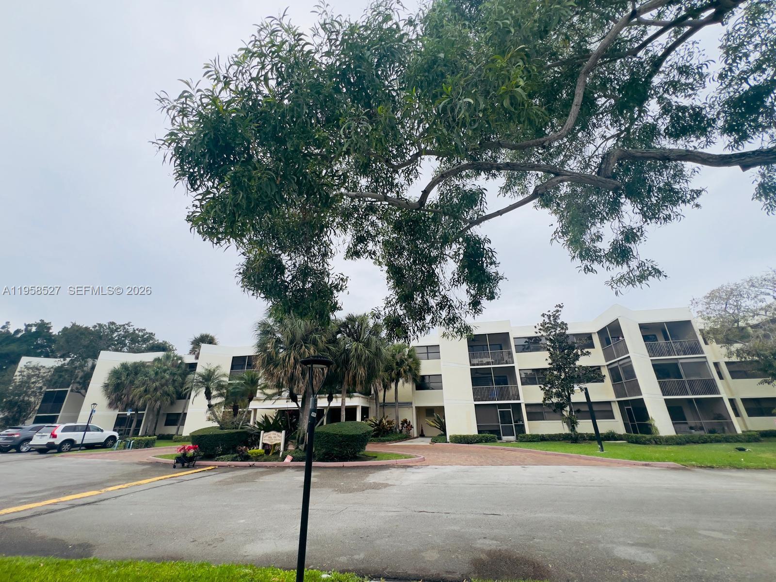 491 Racquet Club Road, Unit 211 Weston, FL 33326 - Photo 5 of 10