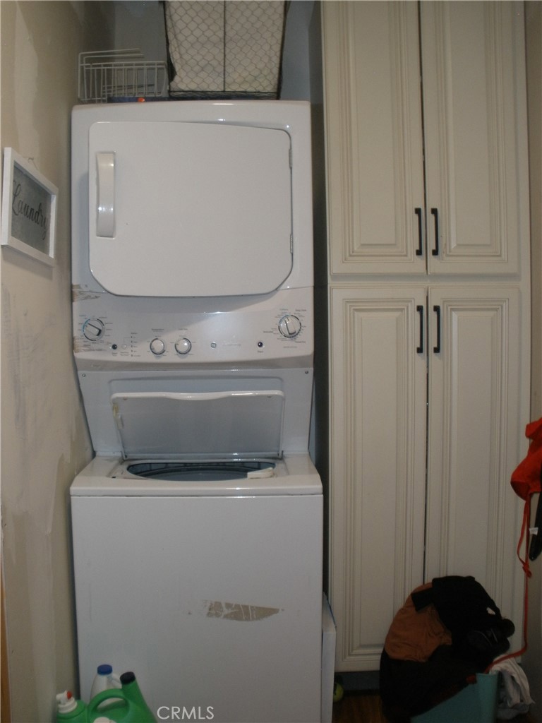 39036 Sage Road Lucerne Valley, CA 92356 - Photo 35 of 41 a utility room with dryer and washer