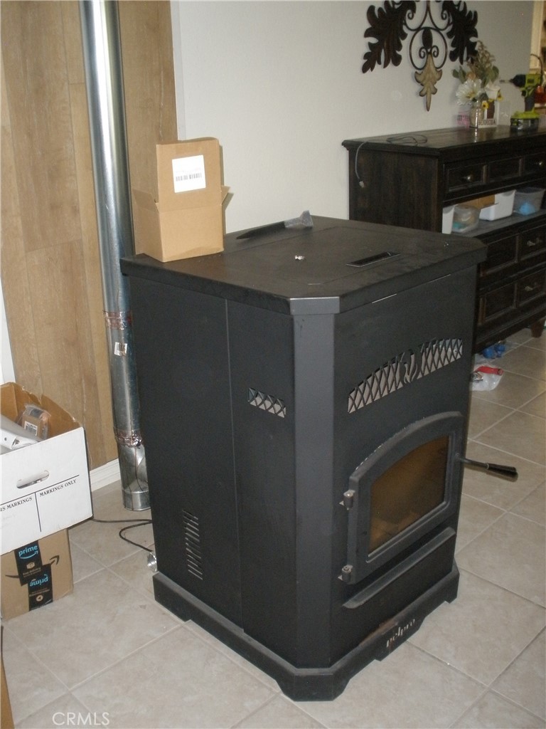 39036 Sage Road Lucerne Valley, CA 92356 - Photo 4 of 41 a living room with furniture