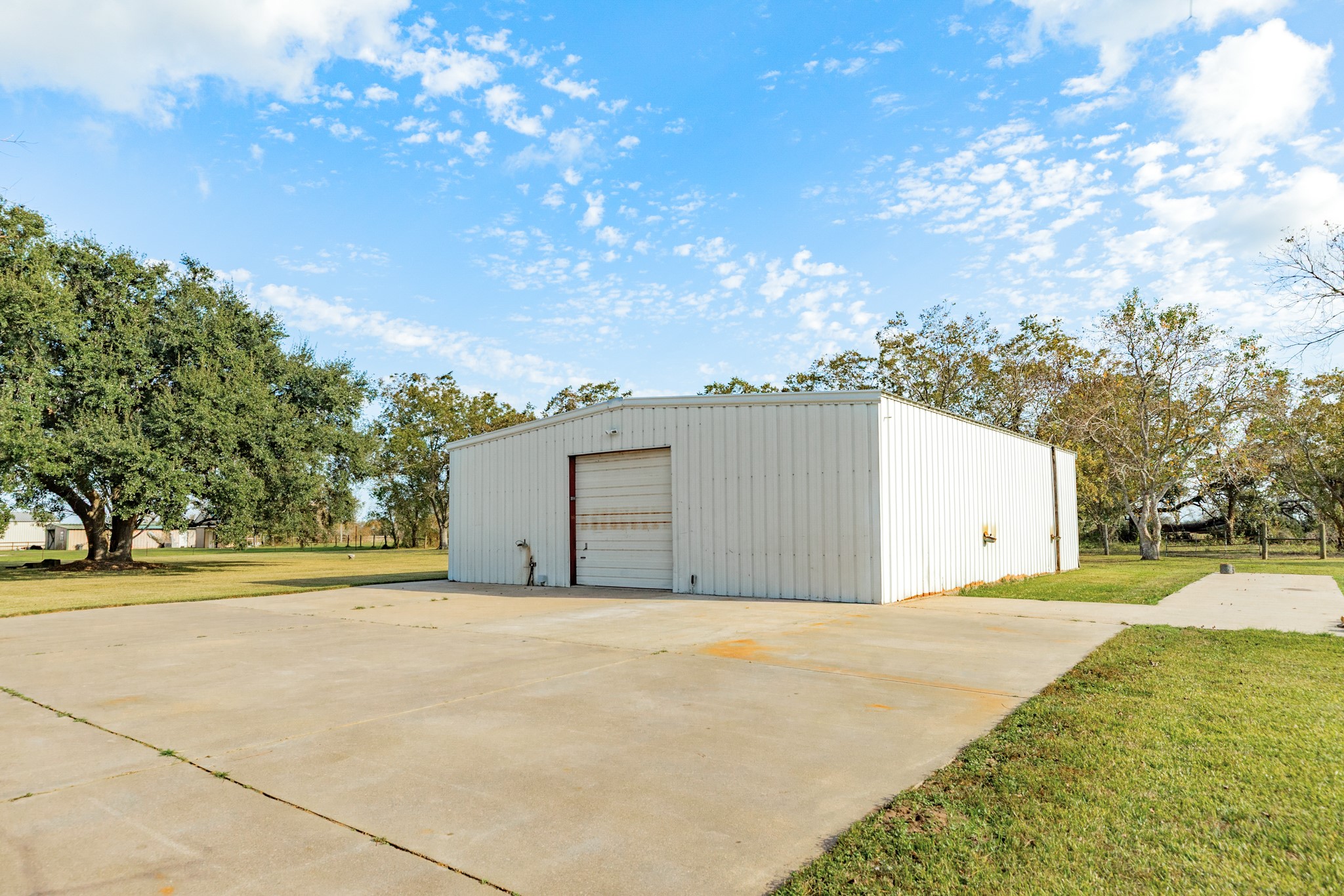 310 County Road 47 Angleton, TX 77515 - Photo 18 of 50 a view of a garage