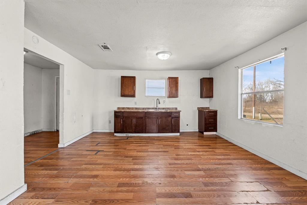 4524 Old Marlin Road Waco, TX 76705 - Photo 5 of 22