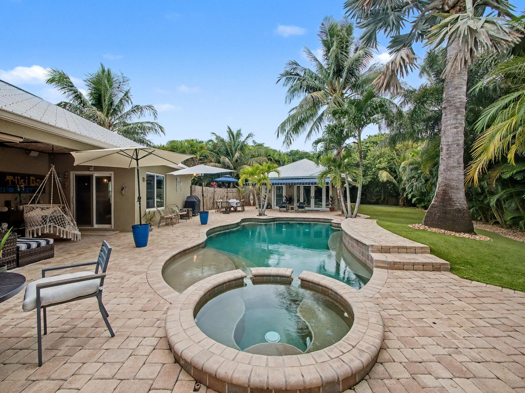 8121 Southeast Orchard Terrace Hobe Sound, FL 33455 - Photo 8 of 37 23-web-or-mls-022