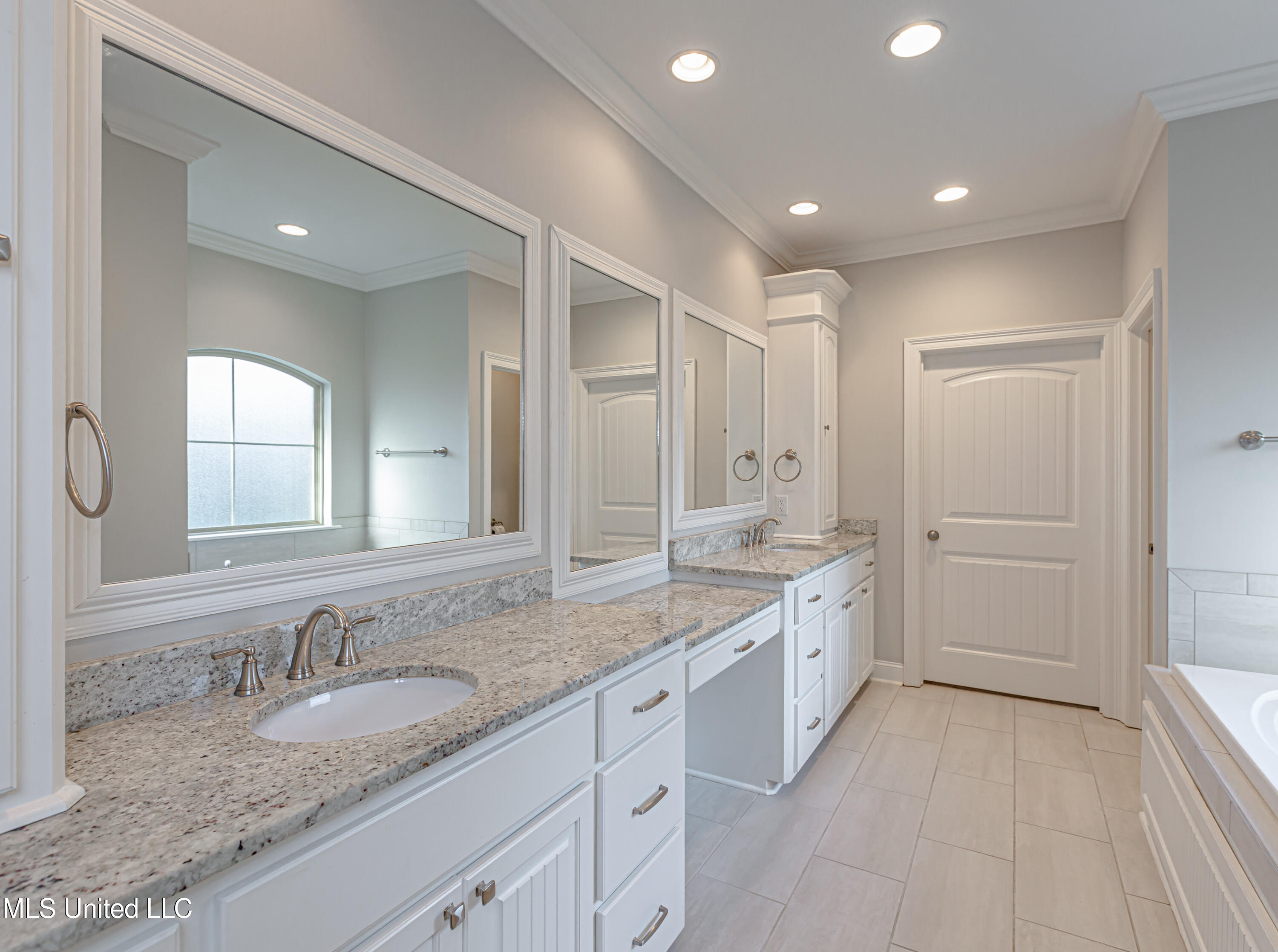 49 Waterstone Way Clinton, MS 39056 - Photo 38 of 43 V63A6416