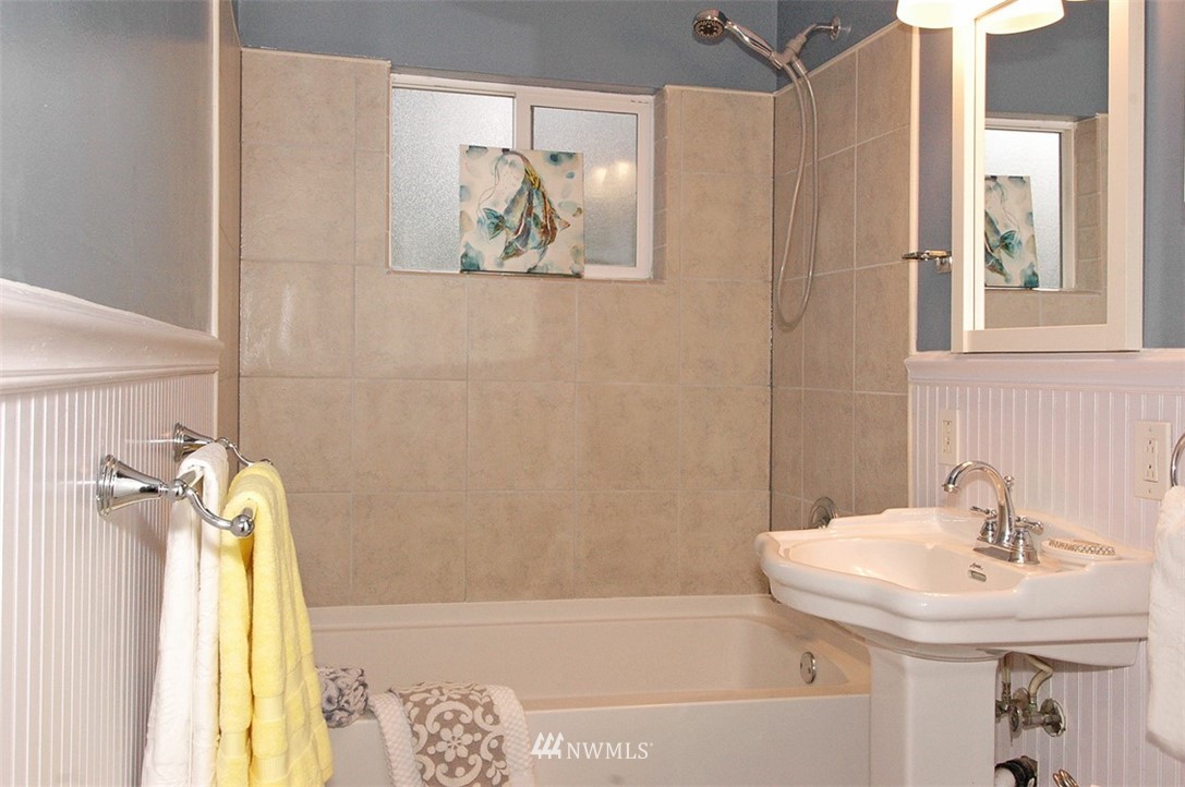 686 Camas Avenue Northeast Renton, WA 98056 - Photo 14 of 17 Gallery Image 14