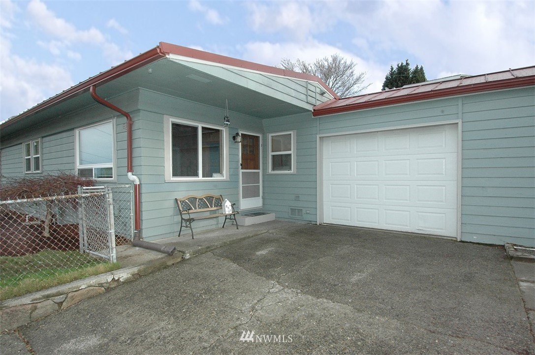 686 Camas Avenue Northeast Renton, WA 98056 - Photo 4 of 17 Gallery Image 4