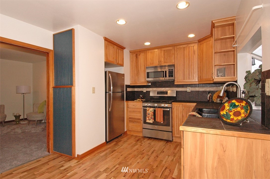 686 Camas Avenue Northeast Renton, WA 98056 - Photo 7 of 17 Gallery Image 7