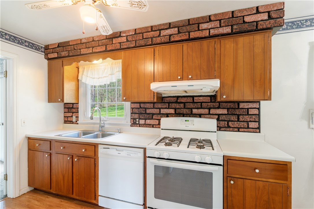 2408 Rush Mendon Road Honeoye Falls, NY 14472 - Photo 10 of 38
