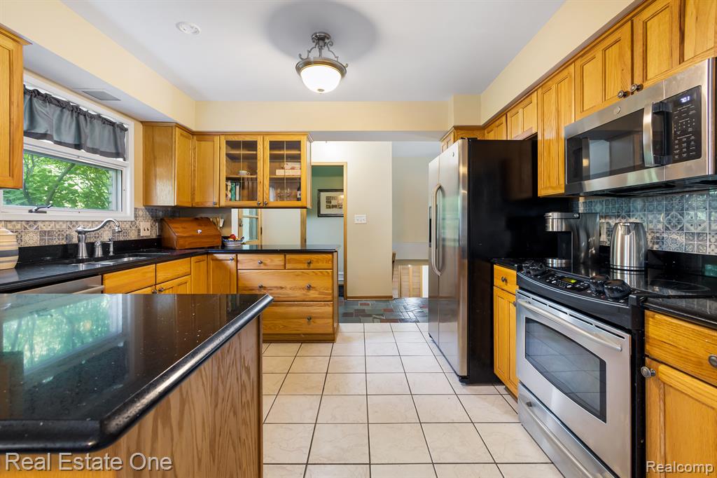 650 South Fieldstone Drive Rochester Hills, MI 48309 - Photo 7 of 17