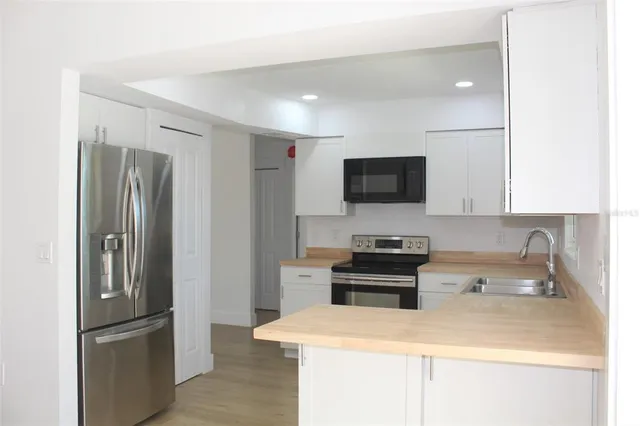 $2,100 | 7341 Hart Street, Englewood, FL 34224