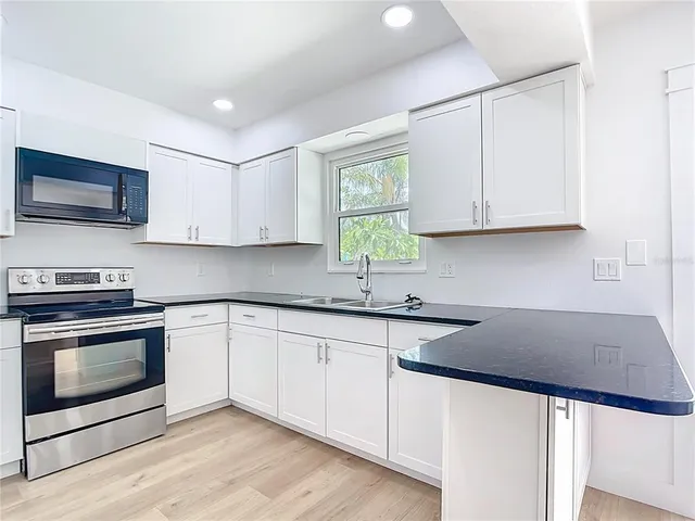 $2,100 | 7341 Hart Street, Englewood, FL 34224