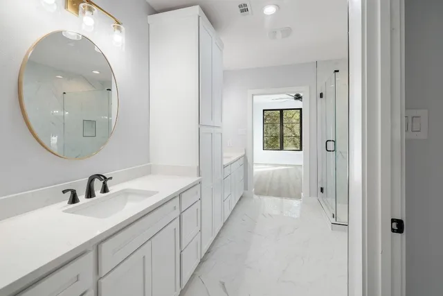 a en suite bathroom with a double vanity sink and a mirror
