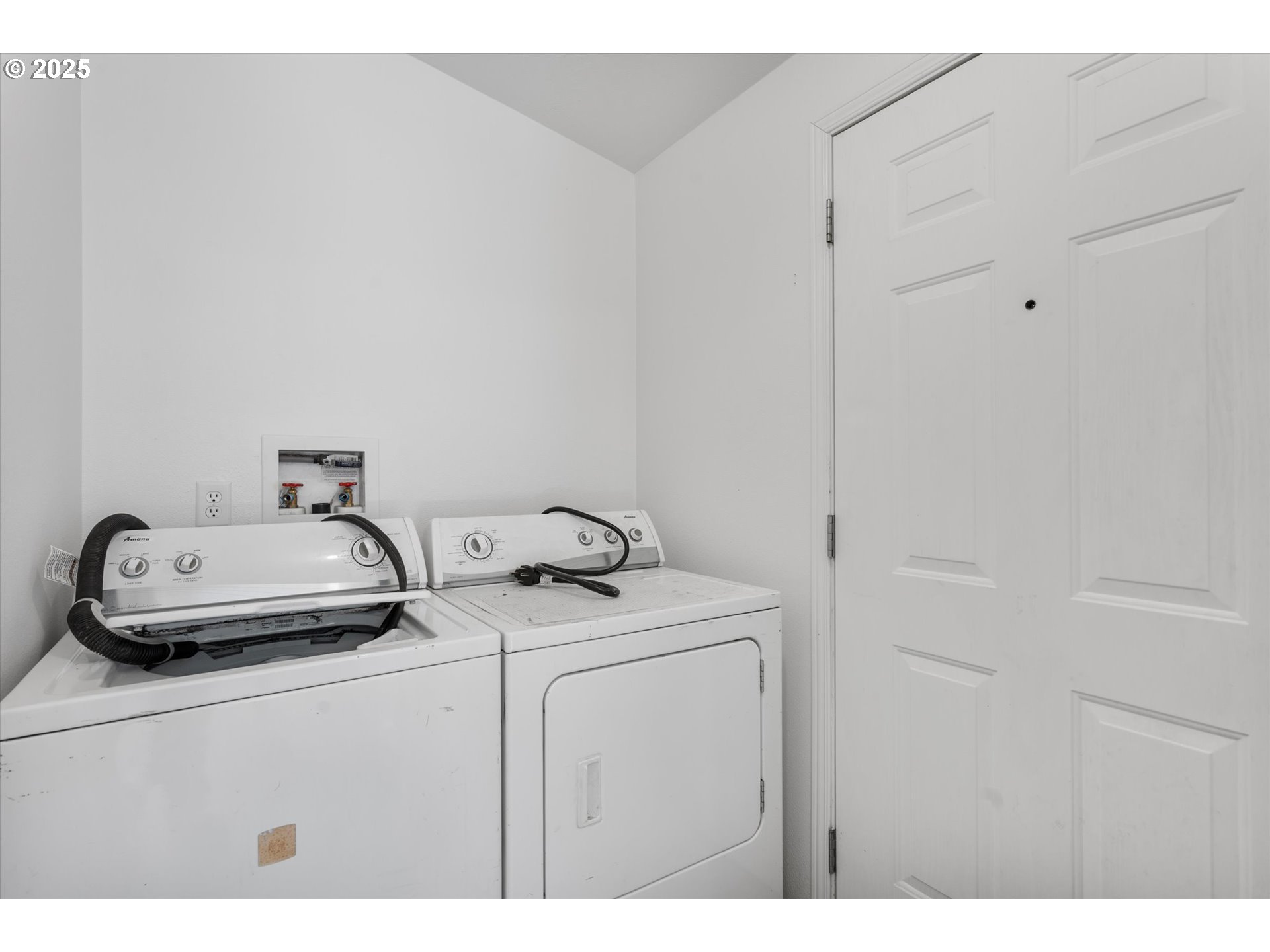 13996 Holcomb Boulevard Oregon City, OR 97045 - Photo 22 of 42 a utility room with dryer and washer