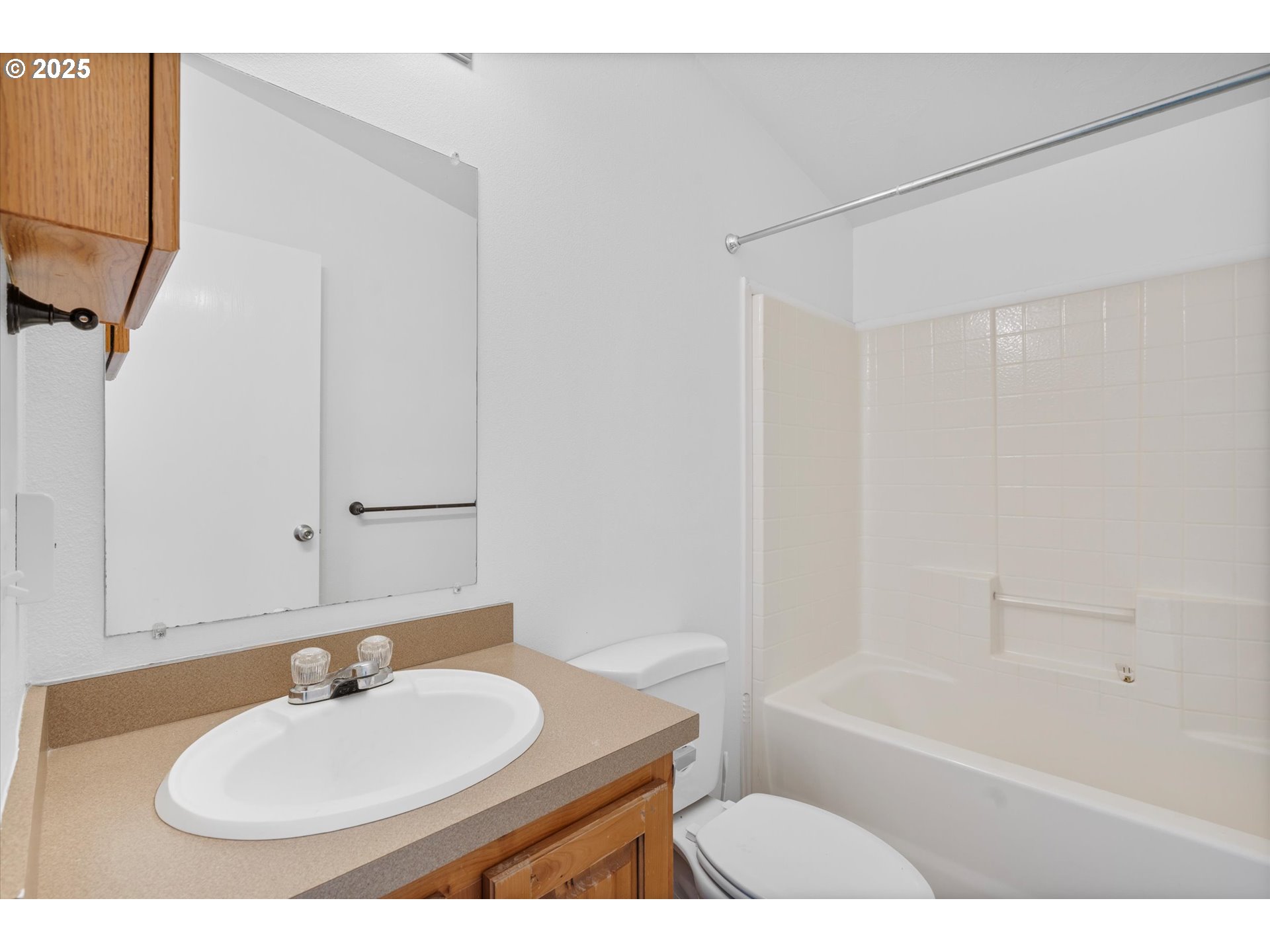 13996 Holcomb Boulevard Oregon City, OR 97045 - Photo 24 of 42 a bathroom with a sink a toilet and bathtub