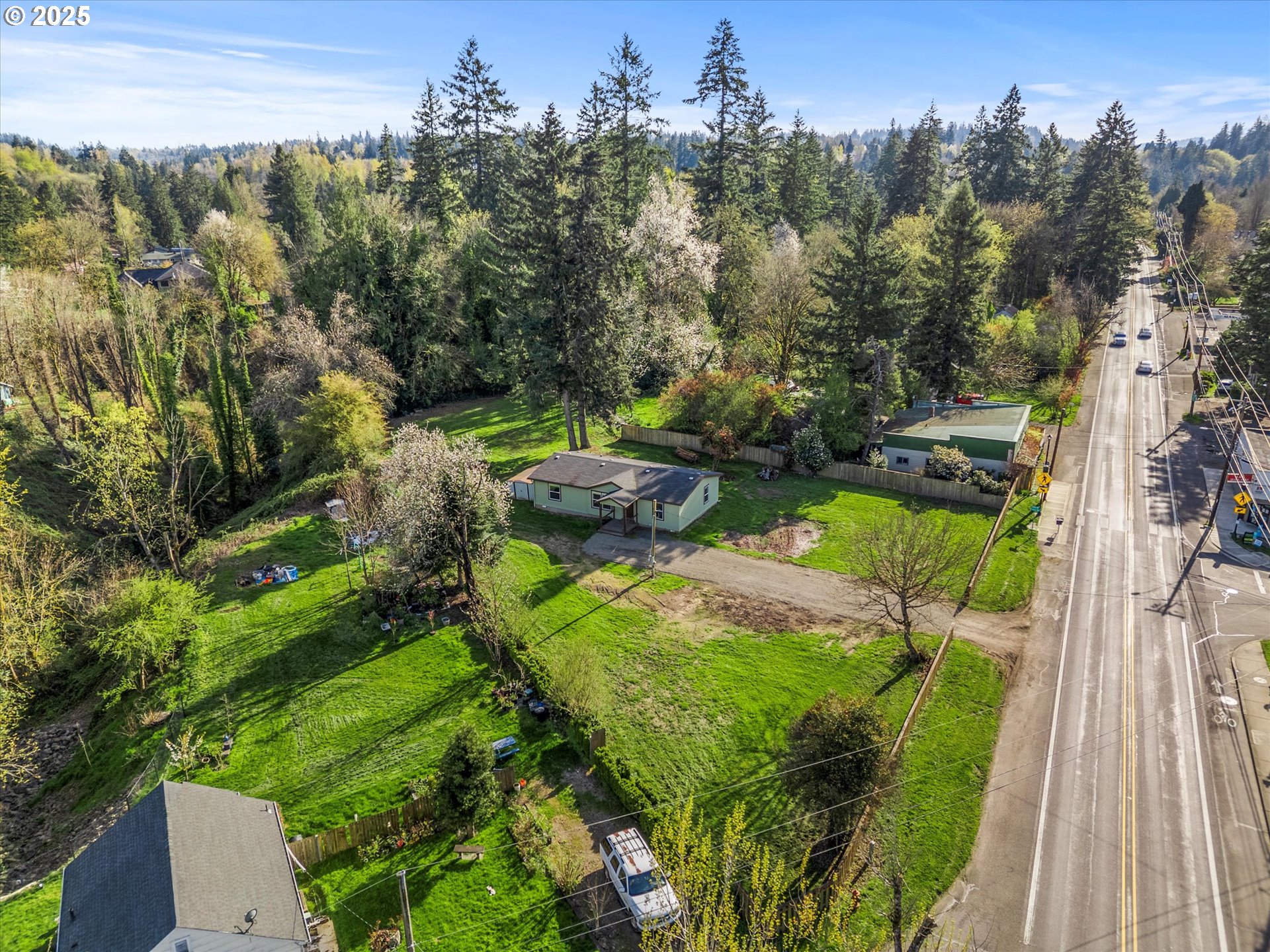 13996 Holcomb Boulevard Oregon City, OR 97045 - Photo 31 of 42 a view of a backyard with plants