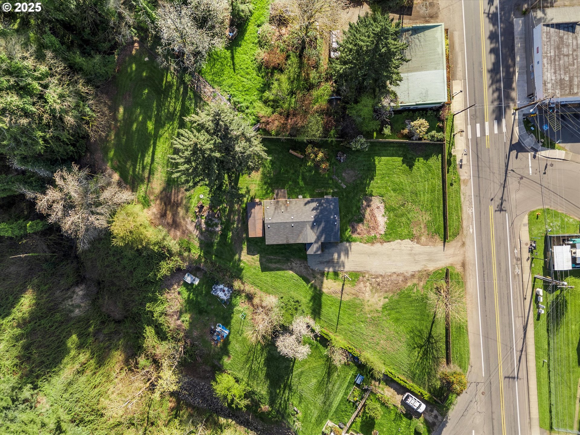 13996 Holcomb Boulevard Oregon City, OR 97045 - Photo 34 of 42 a view of a garden from a patio