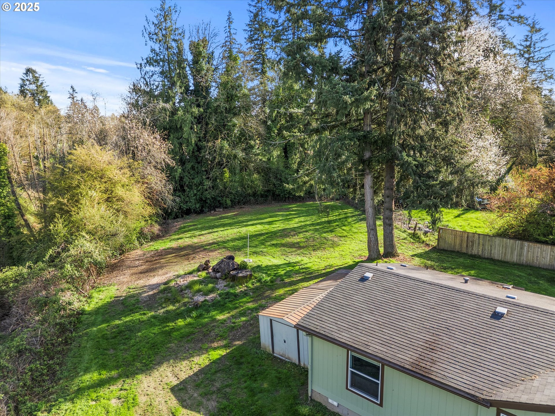 13996 Holcomb Boulevard Oregon City, OR 97045 - Photo 37 of 42 a view of a backyard with a garden