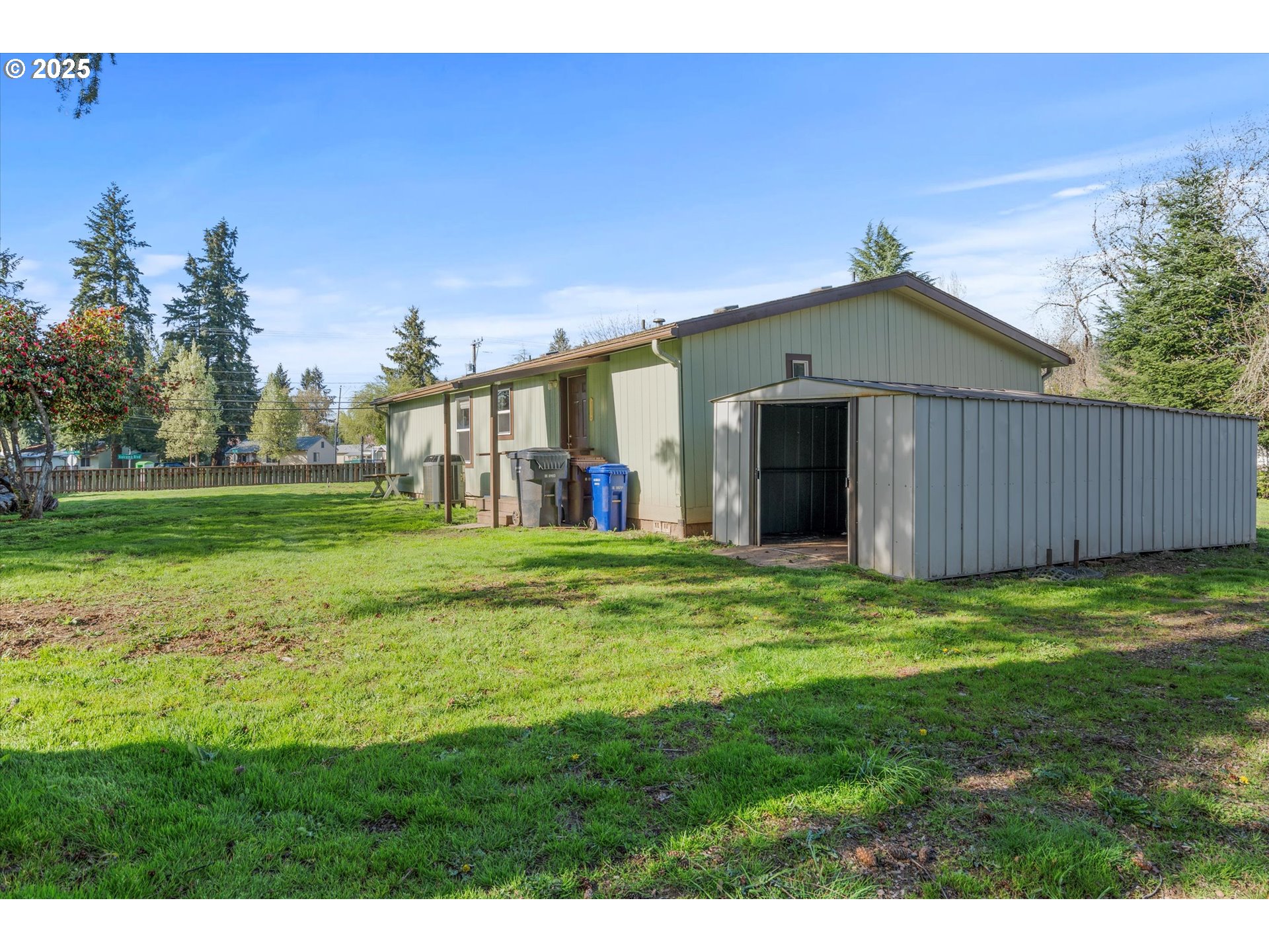 13996 Holcomb Boulevard Oregon City, OR 97045 - Photo 38 of 42 a backyard of a house with lots of green space