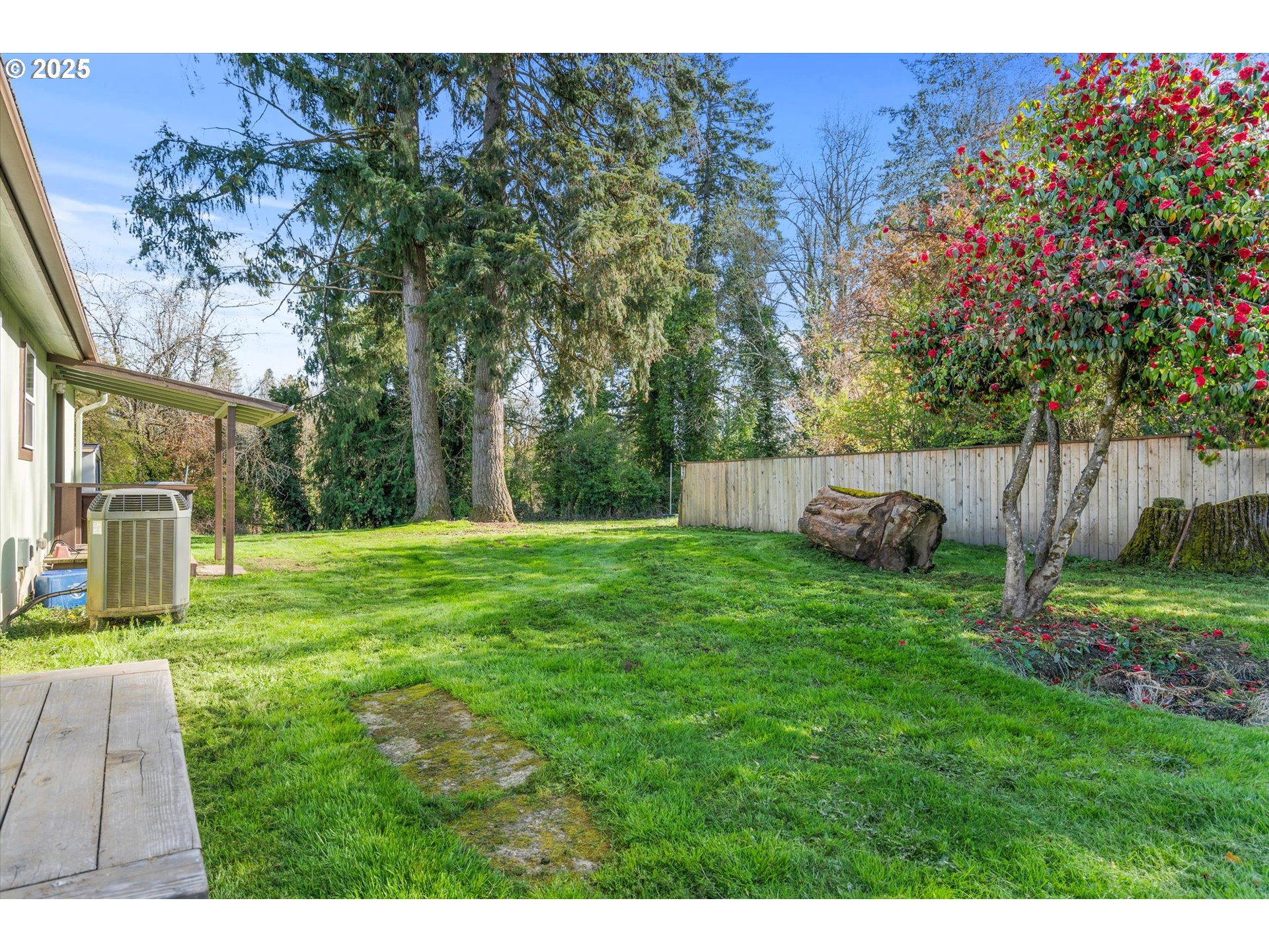 13996 Holcomb Boulevard Oregon City, OR 97045 - Photo 40 of 42 a backyard of a house with lots of green space