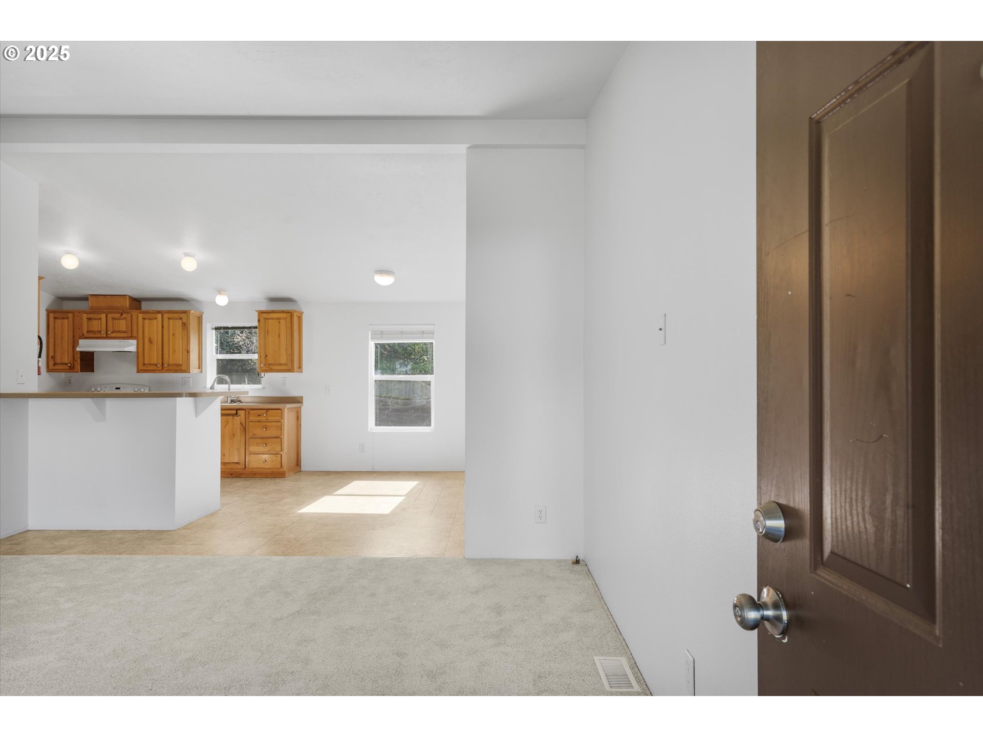 13996 Holcomb Boulevard Oregon City, OR 97045 - Photo 4 of 42 a view of a kitchen with an oven