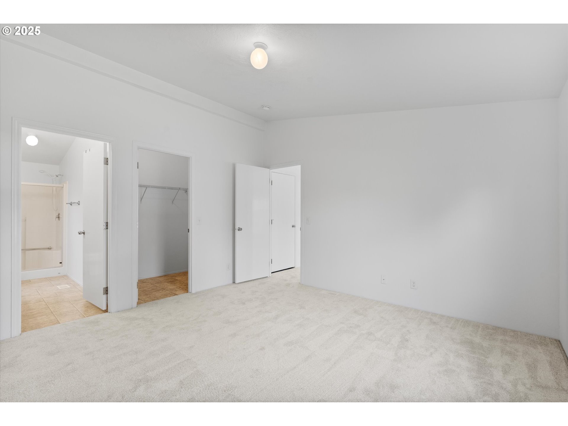 13996 Holcomb Boulevard Oregon City, OR 97045 - Photo 7 of 42 a view of an empty room