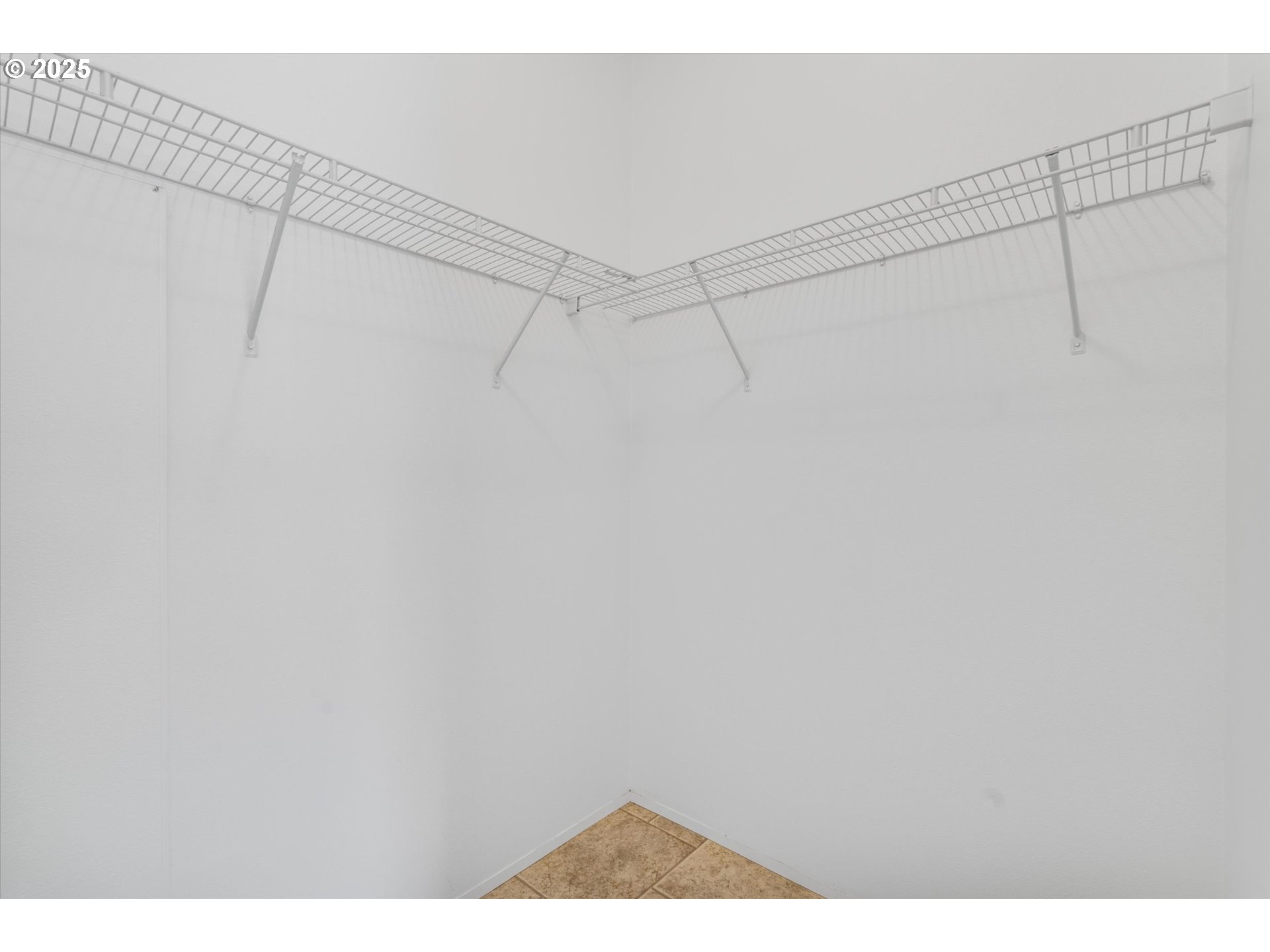 13996 Holcomb Boulevard Oregon City, OR 97045 - Photo 8 of 42 a view of a room