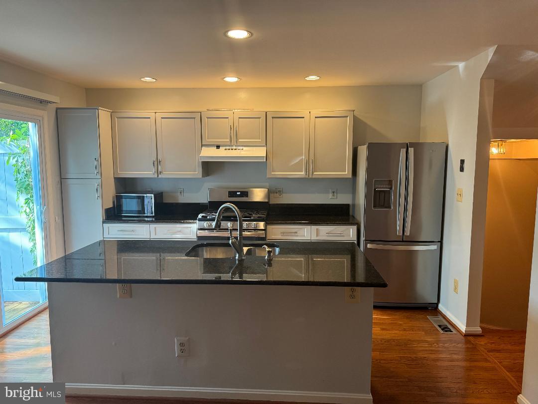 12097 Edgemere Circle Reston, VA 20190 - Photo 2 of 11 Kitchen with Stainless Steel Appliances