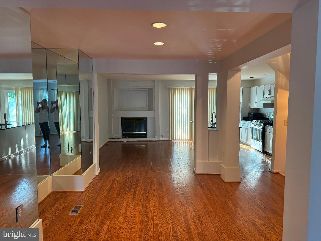 12097 Edgemere Circle Reston, VA 20190 - Photo 4 of 11 Dining Room into Family Room with Freplace