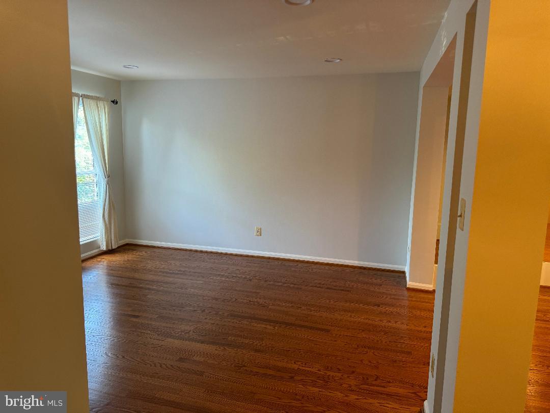12097 Edgemere Circle Reston, VA 20190 - Photo 6 of 11 Formal Living Room
