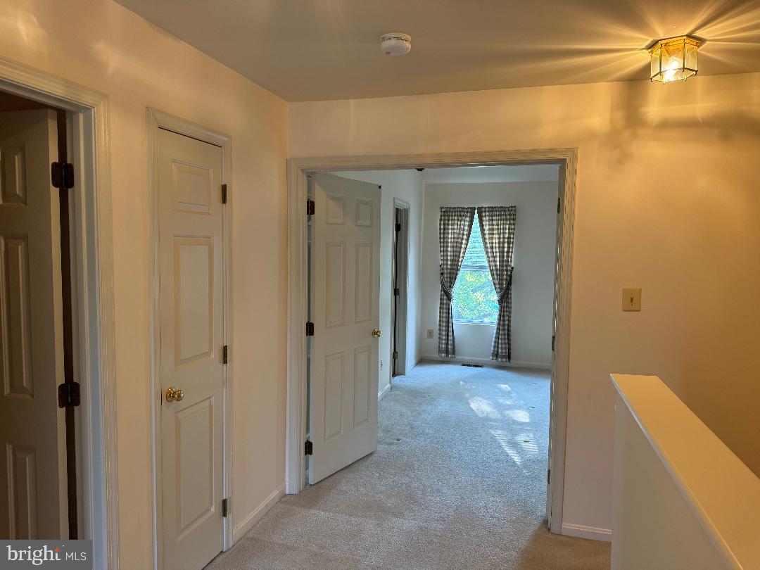 12097 Edgemere Circle Reston, VA 20190 - Photo 7 of 11 Upstairs Hallway