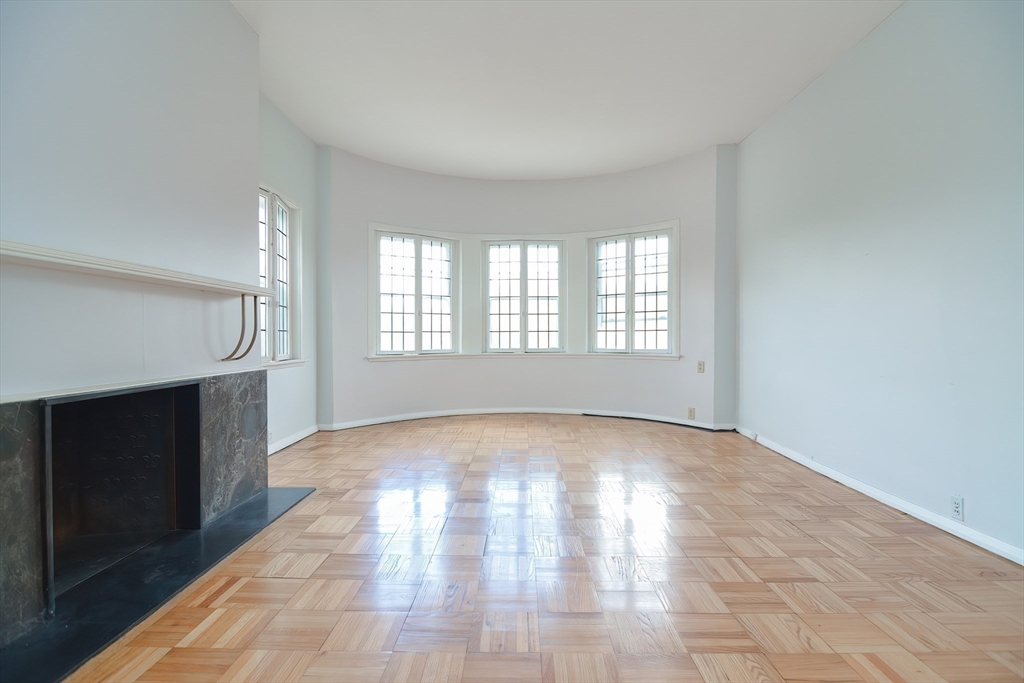 923 Beacon Street, Unit 2 Boston, MA 02215 - Photo 4 of 11 an empty room with windows