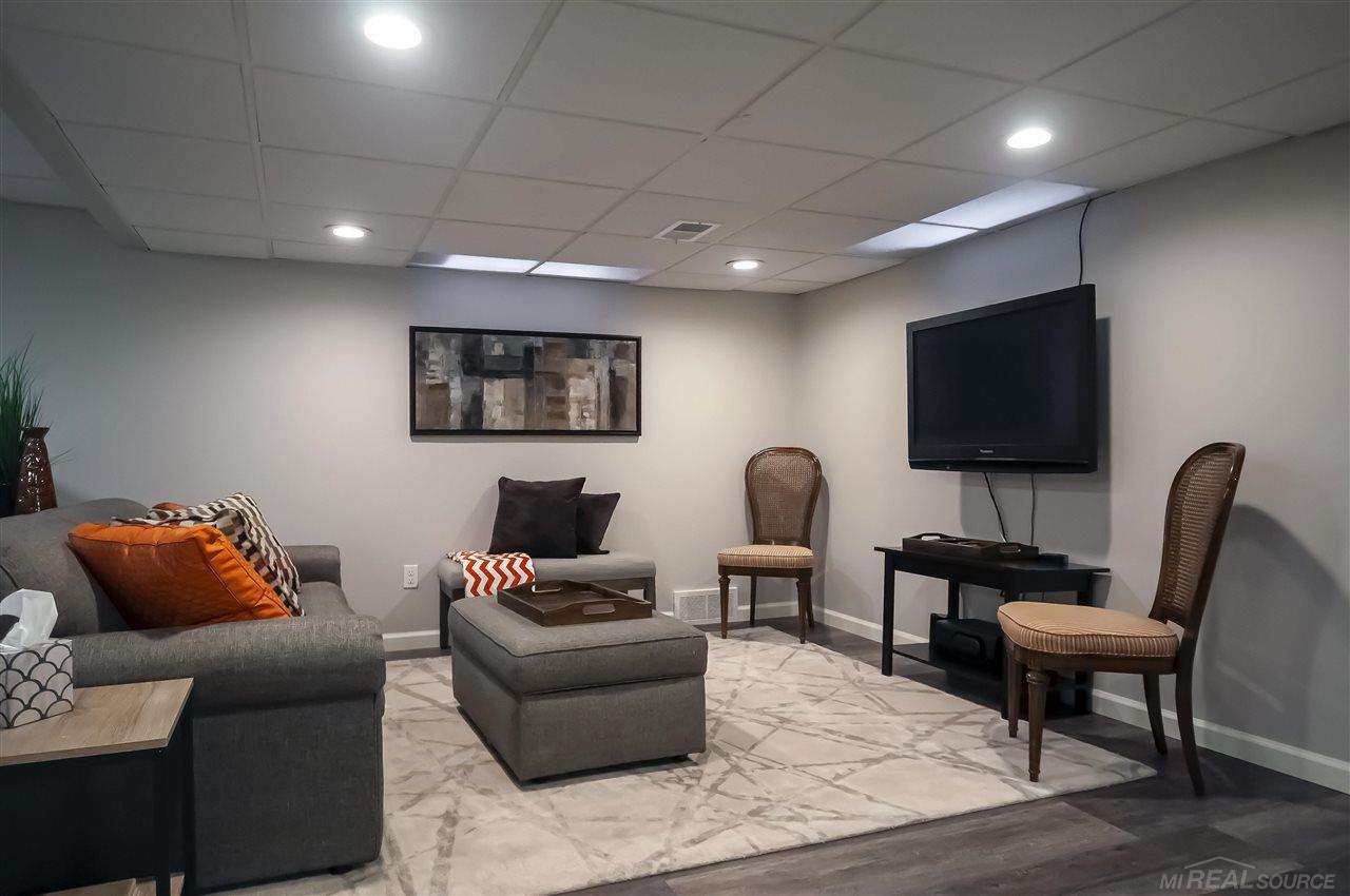 692 Canterbury Road Grosse Pointe Woods, MI 48236 - Photo 51 of 65
