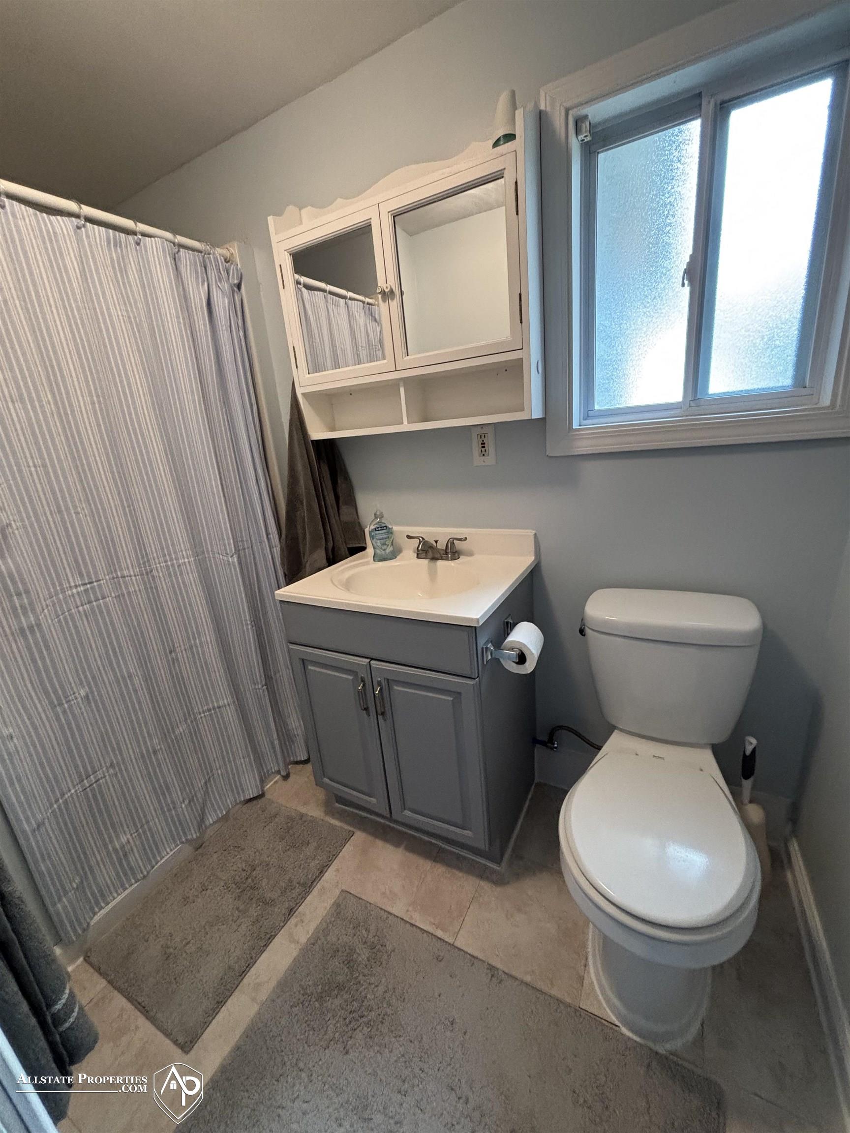 12142 Davison Road Davison, MI 48423 - Photo 12 of 16 50169572-00094d51-1b2c-4b4b-8b68-ed7dd9a96b90.JPG