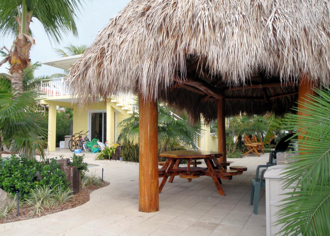 134 Bessie Road Tavernier, FL 33070 - Photo 17 of 26 Outdoor Chickee for Entertaining