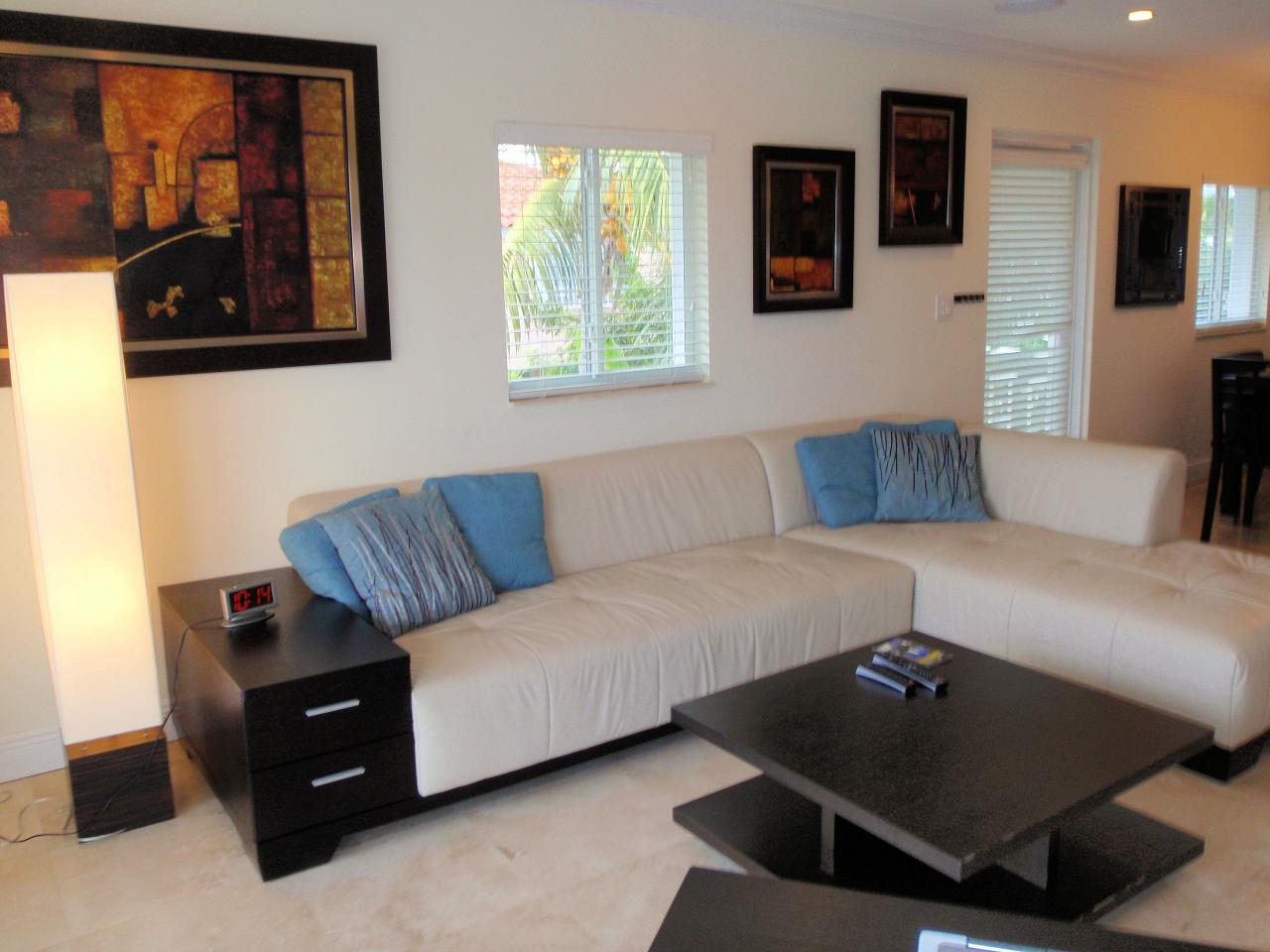 134 Bessie Road Tavernier, FL 33070 - Photo 9 of 26 Living Room Area