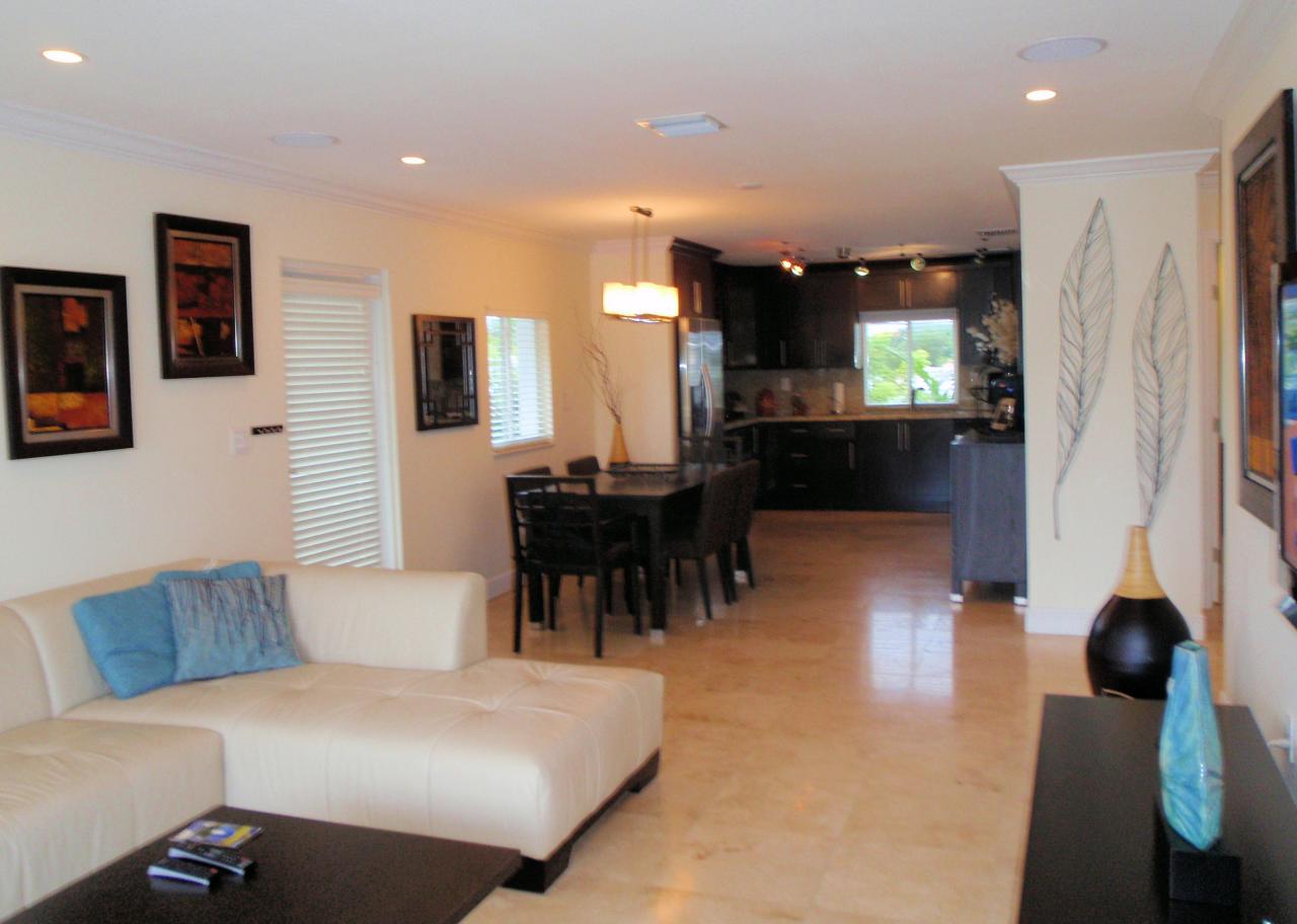 134 Bessie Road Tavernier, FL 33070 - Photo 10 of 26 Open Living Area
