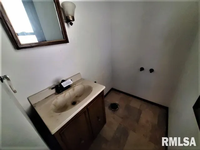 $135,000 | 300 Highland Avenue, Erie, IL 61250