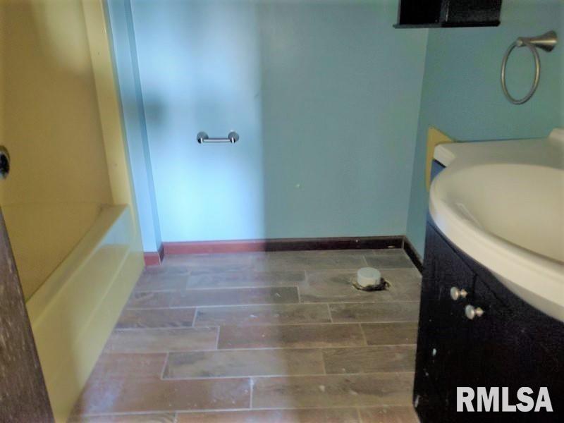 300 Highland Avenue Erie, IL 61250 - Photo 6 of 14