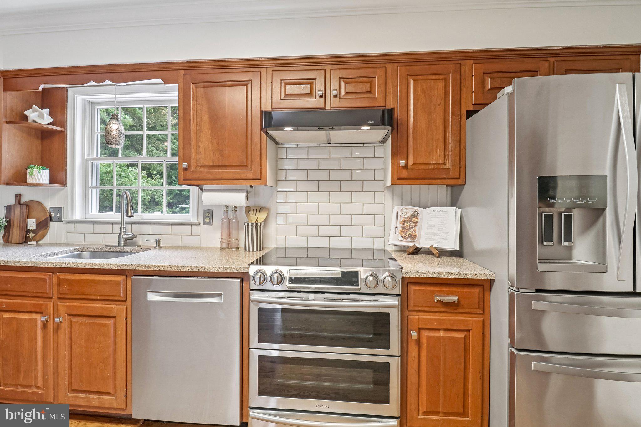 4940 Bryantown Road Waldorf, MD 20601 - Photo 15 of 102 Bosch DW, Samsung convection dual zone oven
