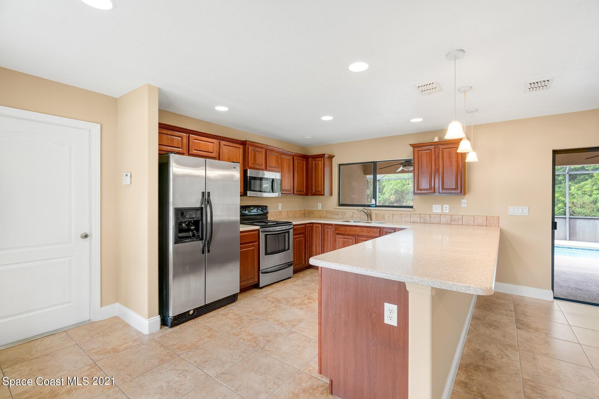 1320 Gibbs Road Southwest Palm Bay, FL 32908 - Photo 22 of 42 Kitchen