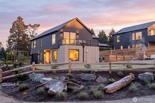 $2,275,000 | 18638 2nd Avenue Southwest, Normandy Park, WA 98166