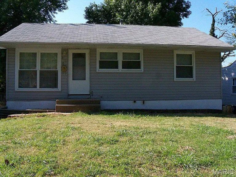 310 Midlothian Road St. Louis, MO 63137 - Photo 1 of 16
