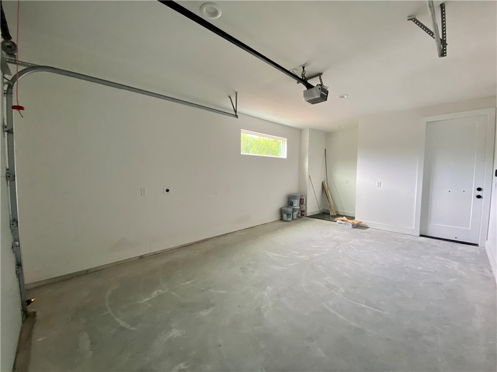 1118 Omega Avenue Austin, TX 78721 - Photo 16 of 19 1 car garage