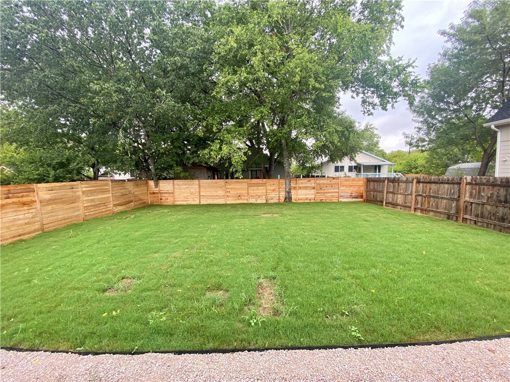 1118 Omega Avenue Austin, TX 78721 - Photo 4 of 19