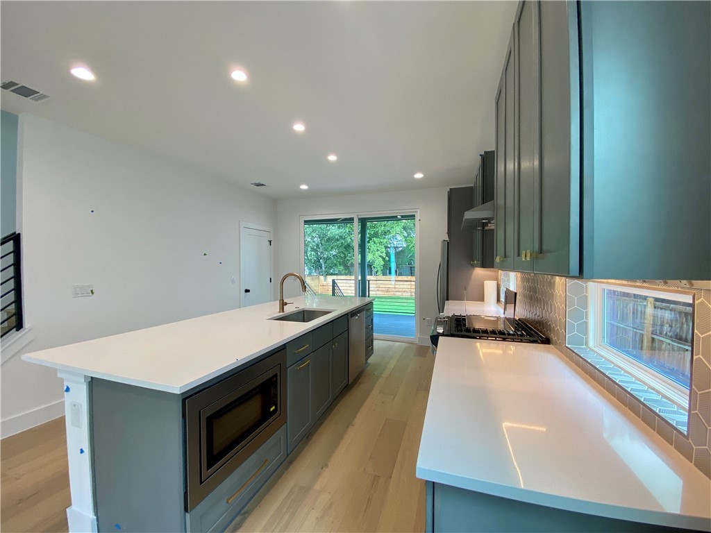 1118 Omega Avenue Austin, TX 78721 - Photo 6 of 19