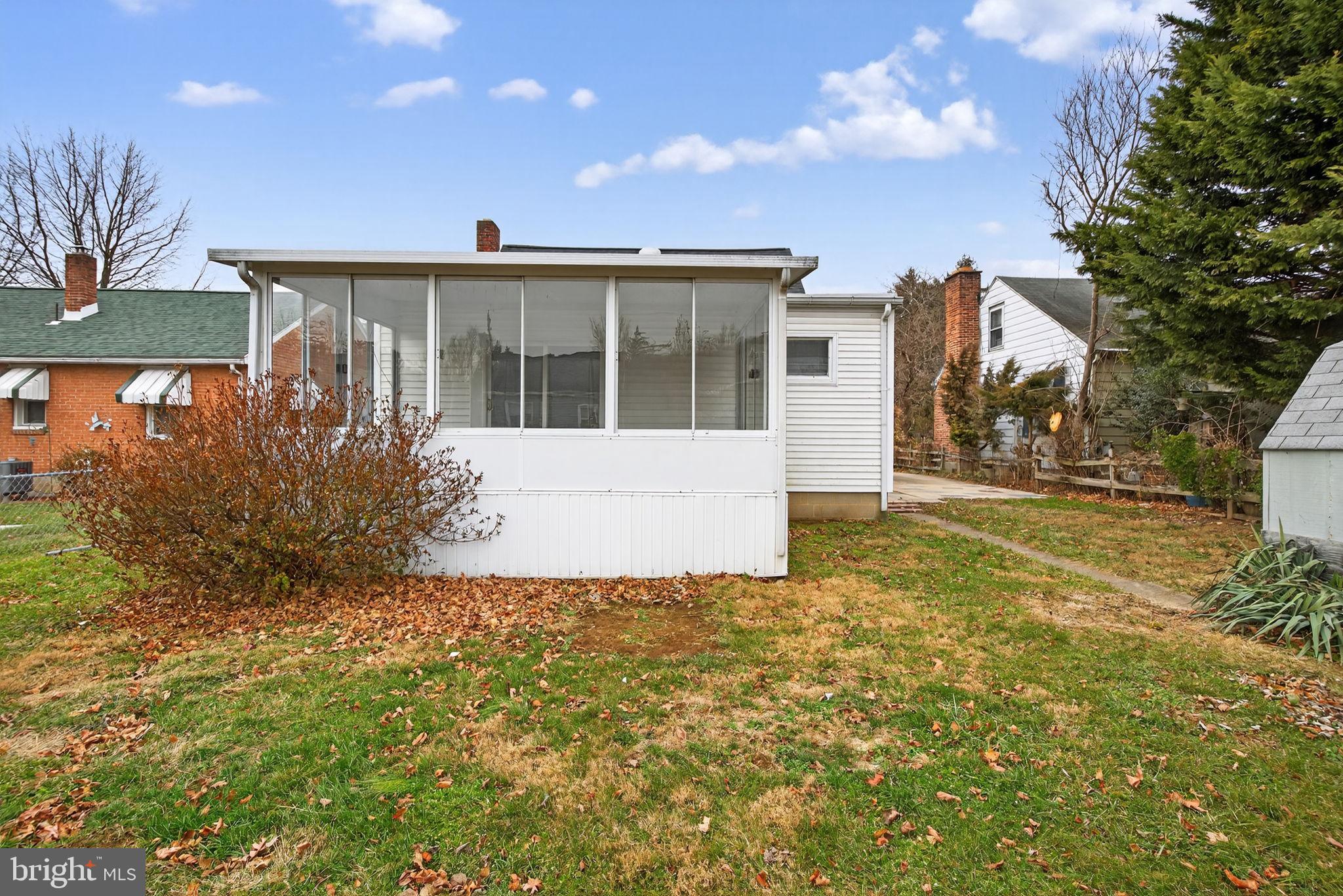 2527 North George Street York, PA 17406 - Photo 20 of 24 a front view of house with yard