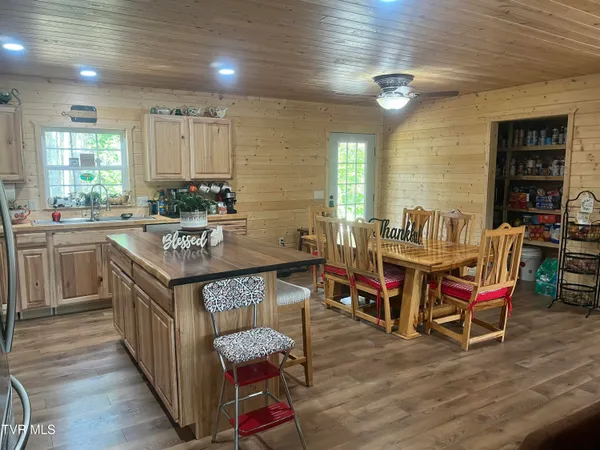 $865,000 | 1575 Rice Creek Road, Flag Pond, TN 37657